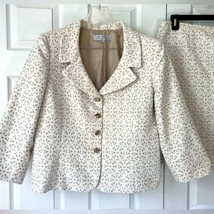 Tahari Arthur S Levine Suit Size 18